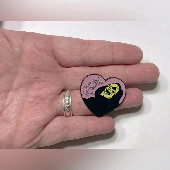 He-Man - Skeletor / Live Laugh  Love Pin - 💀🖤 - Picture 3 of 4